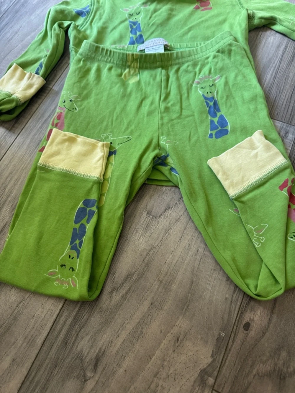 The Beaufort Bonnet Company Green Giraffe Pajama Set 3t
